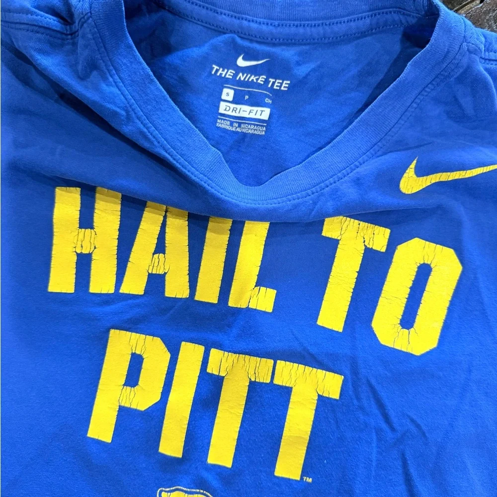 Nike Men's Blue Tee with Yellow Print